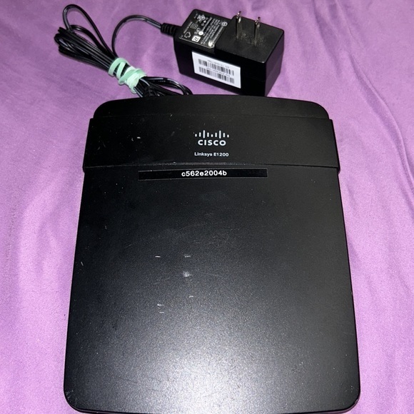 Cisco LinkSys e1200 Wireless wifi router WPS 4 Port network security product - Picture 3 of 7